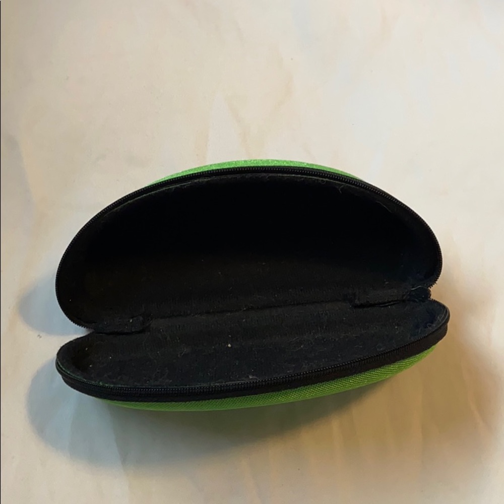 Sunglass case - Picture 2 of 3